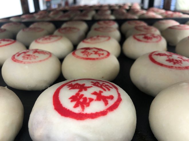 时凌晨三点就来!城隍庙开出“爷青回”市集CQ9电子专用平台为这口上海有人排队6小(图4) 时凌晨三点就来!城隍庙开出“爷青回”市集CQ9电子专用平台为这口上海有人排队6小(图4)