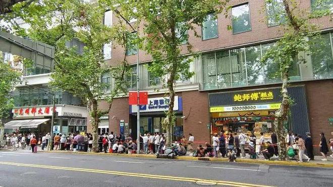 时凌晨三点就来!城隍庙开出“爷青回”市集CQ9电子专用平台为这口上海有人排队6小(图17) 时凌晨三点就来!城隍庙开出“爷青回”市集CQ9电子专用平台为这口上海有人排队6小(图17)